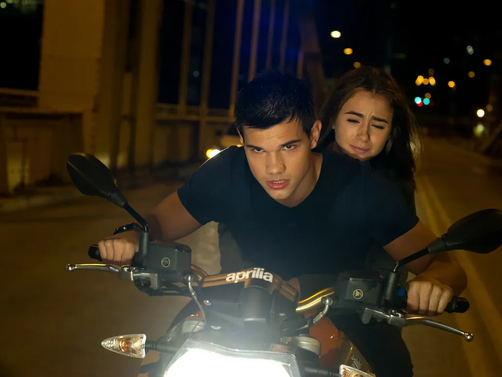 кадр из боевика погоня