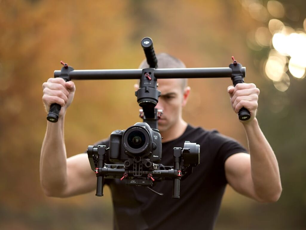 Профессиональное видео. Слайдер DJI Ronin. Видеооператор. Профессиональная видеосъемка. Профессиональный видеооператор.