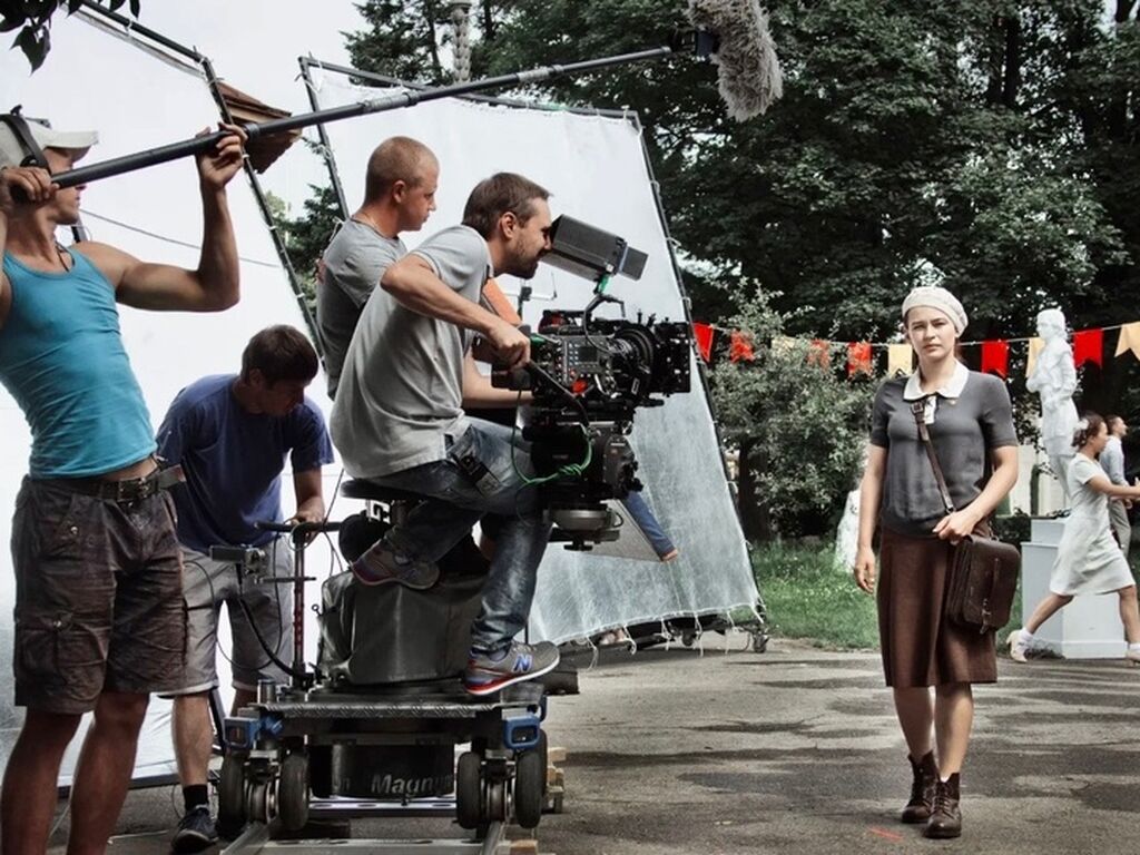 съемочная площадка сериала, режиссер и оператор