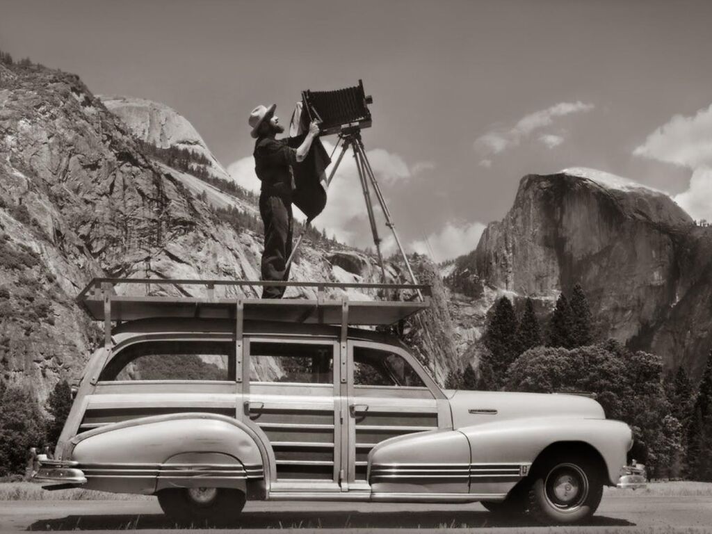 Мастер черно-белой фотографии: Ансел Адамс и его вклад в искусство. 